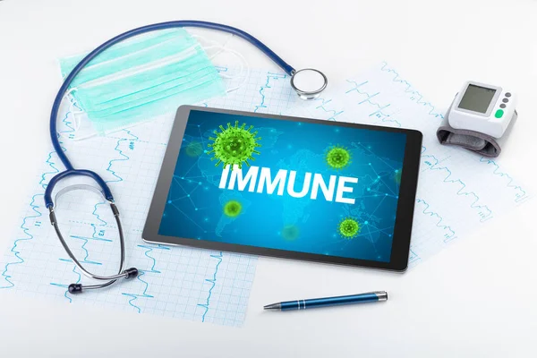 Detailní Pohled Tablet Nápisem Immune Mikrobiologický Koncept — Stock fotografie