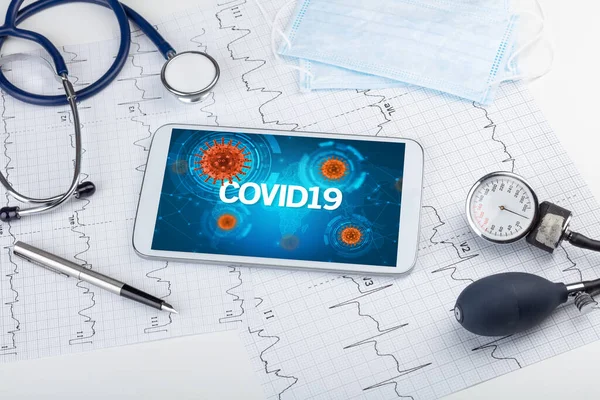 Vista Perto Tablet Com Inscrição Covid19 Conceito Microbiologia — Fotografia de Stock