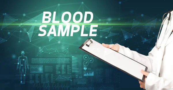 Arzt Schreibt Notizen Auf Klemmbrett Mit Blood Sample Aufschrift Medizinisches — Stockfoto
