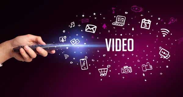 Handhållen Trådlös Kringutrustning Med Video Inskription Socialt Mediekoncept — Stockfoto