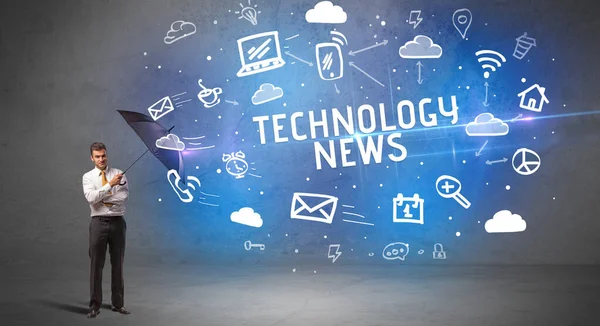 Επιχειρηματίας Υπερασπίζεται Ομπρέλα Από Technology News Επιγραφή Σύγχρονη Τεχνολογία Έννοια — Φωτογραφία Αρχείου