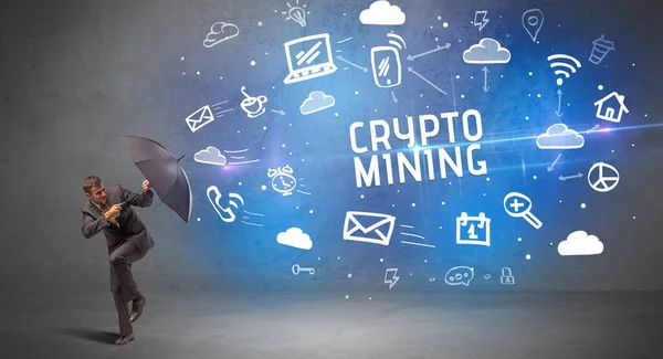 Crypto Miningの碑文から傘で守るビジネスマン 近代的な技術の概念 — ストック写真