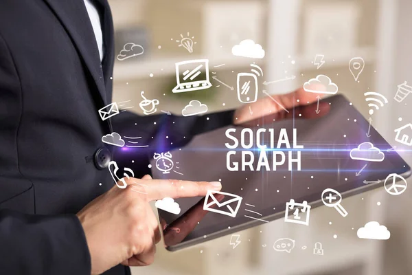 Zbliżenie Osoby Korzystającej Portali Społecznościowych Napisem Social Graph — Zdjęcie stockowe