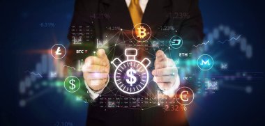 Zaman tutan iş adamı para sembolü, yatırım konseptidir