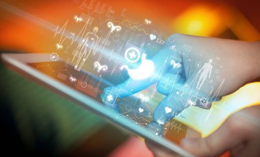 Mide ikonlarının olduğu bir dokunmatik ekran, modern sağlık konsepti