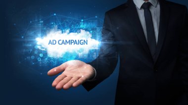 AD CAMPAIGN yazıtlarını tutan İşadamı 'nın eli, başarılı iş kavramı