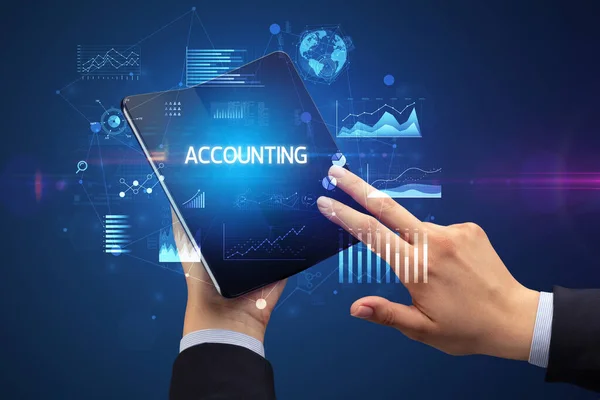 手握可折叠智能手机的商人 Accounting 成功的商业理念 — 图库照片