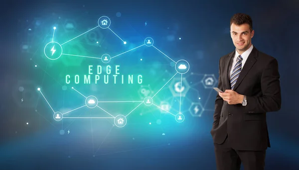 Bulut Servisi Simgelerinin Önündeki Adamı Edge Computing Yazıt Modern Teknoloji — Stok fotoğraf