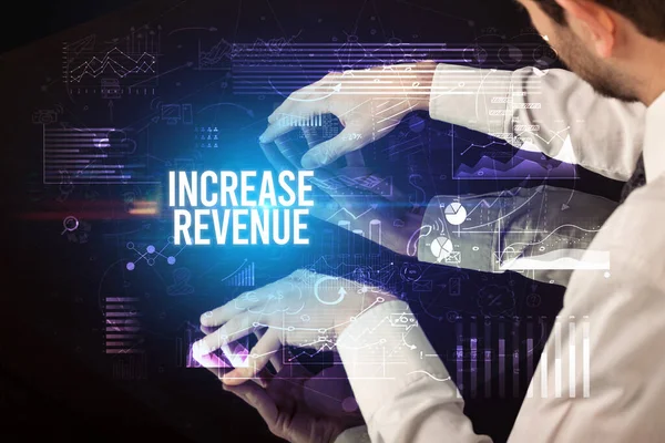 商人触摸巨大的屏幕与Increase Revenue注册 网络商务概念 — 图库照片