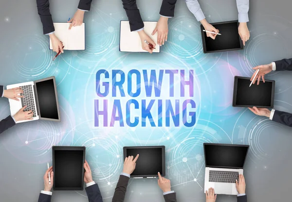 Skupina Lidí Před Notebookem Nápisem Growth Hacking Koncept Zabezpečení Webu — Stock fotografie