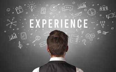 ExperIENCE yazıtları, modern iş konsepti olan bir işadamının arka görünüşü