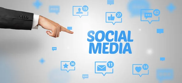 Close Van Bijgesneden Hand Wijzend Sociale Media Inscriptie Social Networking — Stockfoto