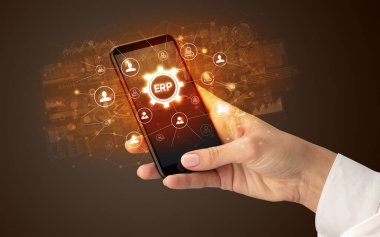 ERP kısaltmalı akıllı telefon, modern teknoloji konsepti.