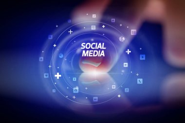 Sosyal medya simgeleri ve Sosyal Medya ile parmak dokunma tablet