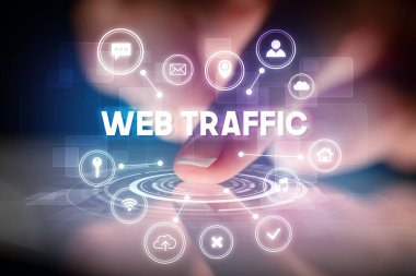 Web teknolojisi simgeleri ve web trafiği yazıtları ile tablete dokunmak, web teknolojisi kavramı