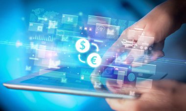 Dolarlı tablet kullanan bir elin yakın plan çekimi - içinden avro takas simgeleri çıkıyor, dijital para birimi kavramı
