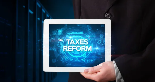 Jovem Empresário Trabalhando Tablet Mostra Inscrição Taxes Reform Conceito Negócio — Fotografia de Stock
