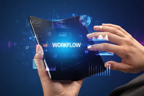 Workflow 성공적 비즈니스 개념을 수있는 스마트폰 사업가 — 스톡 사진