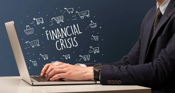 Uomo Affari Che Lavora Laptop Con Iscrizione Finanziaria Crisis Concetto — Foto Stock
