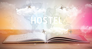 Hostel yazıtları ve tatil konseptiyle kitap aç