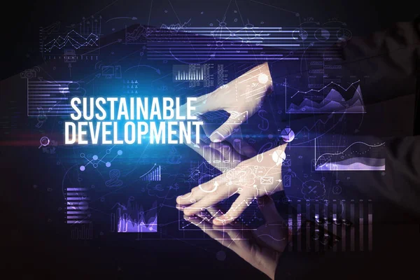 Бизнесмен Трогает Огромный Экран Надписью Sustainable Development Концепция Кибербизнеса — стоковое фото