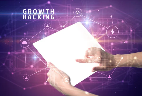 Проведение Футуристического Планшета Надписью Growth Hacking Концепция Информационной Безопасности — стоковое фото