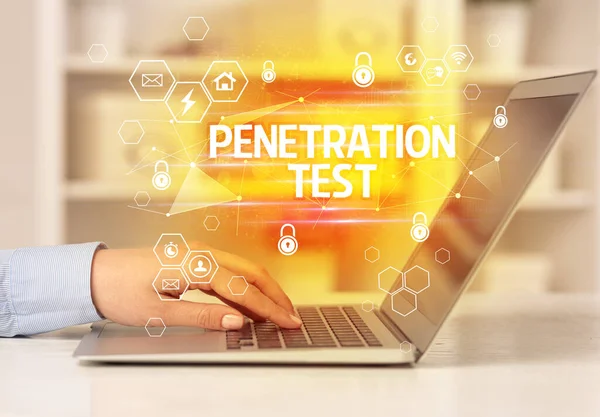 Penetration Test Inskription Bärbar Dator Internet Säkerhet Och Dataskydd Koncept — Stockfoto
