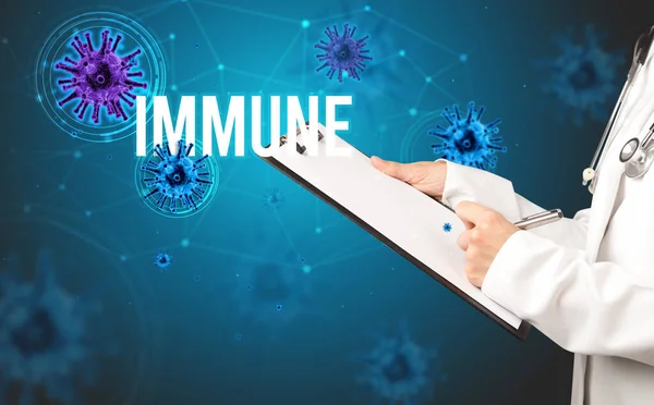 Arts Schrijft Een Recept Voor Met Immune Inscriptie Pandemisch Concept — Stockfoto
