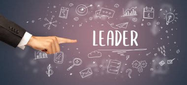 LeADER yazıtlarına işaret eden kırpılmış ellerin yakın çekimi, modern iş çözümleri kavramı