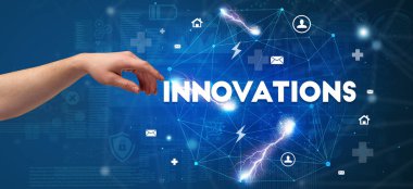 INNOVATIONS yazıtlarına el işareti, modern teknoloji kavramı