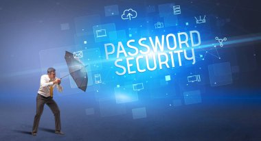 Siber saldırı ve PASSWORD SECURITY yazıtları ve çevrimiçi güvenlik konseptiyle savunma yapan bir iş adamı.