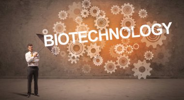 BIOTECHNOLOGY yazıtlarından şemsiyeyle savunma yapan iş adamı, teknoloji kavramı