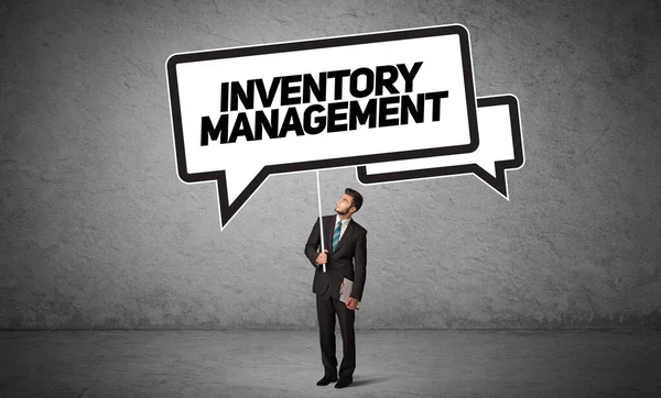Ung Affärsman Tillfällig Innehav Vägskylt Med Inventory Management Inskription Affärsidé — Stockfoto