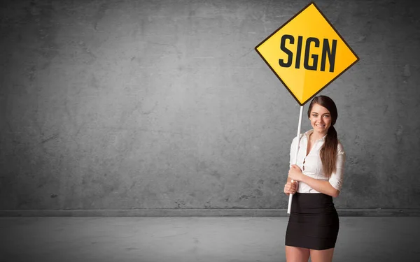Νέοι Επιχειρηματίες Που Κατέχουν Οδική Σήμανση Επιγραφή Sign Νέους Κανόνες — Φωτογραφία Αρχείου