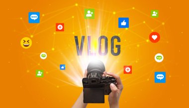 VLOG yazıtlı sosyal medya içeriğini yakalamak için kamera kullanmak, sosyal medya içeriği kavramı