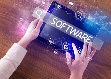 SOFTWARE yazıtlarında arama yapan bir tabletin yakın plan görüntüsü, yüksek teknoloji bilgisayar kavramı