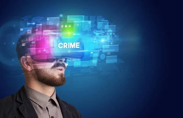 Empresário Olhando Através Óculos Realidade Virtual Com Inscrição Crime Conceito — Fotografia de Stock