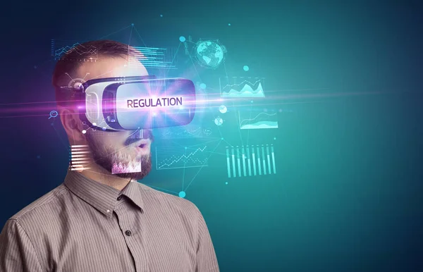 Empresário Olhando Através Óculos Realidade Virtual Com Inscrição Regulamento Novo — Fotografia de Stock