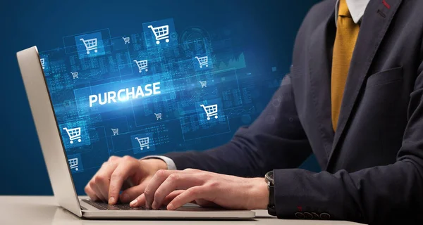 Affärsman Som Arbetar Bärbar Dator Med Purchase Inskription Online Shopping — Stockfoto