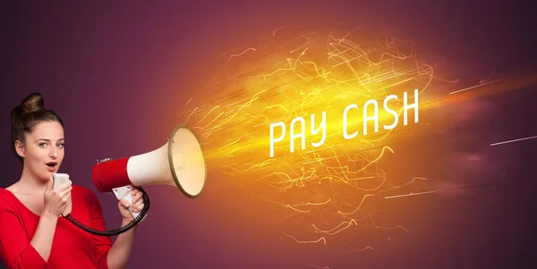 온라인 컨셉에 Pay Cash 비문이 메가폰으로 소리치는 — 스톡 사진