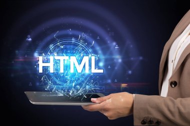 HTML kısaltması olan bir dokunmatik ekrana yakın çekim, modern teknoloji kavramı