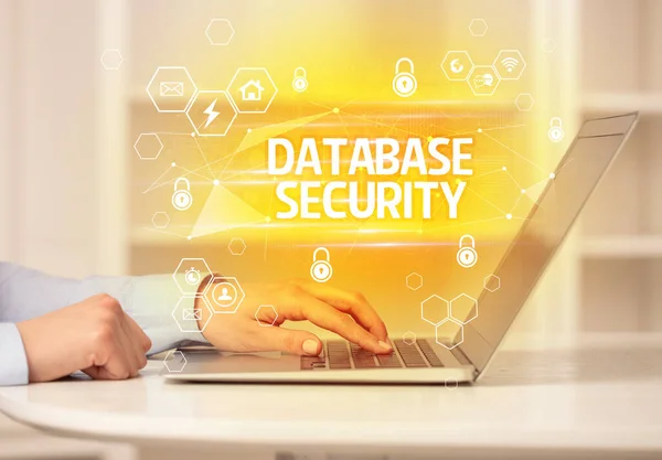 Database Security Beschriftung Laptop Internetsicherheit Und Datenschutzkonzept Blockchain Und Cybersicherheit — Stockfoto
