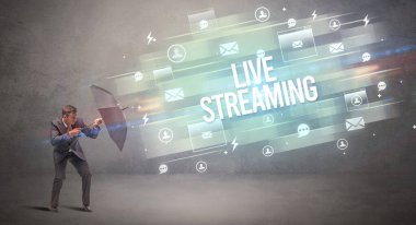 LIVE STREAMING yazıtlarından şemsiye ile yakışıklı iş adamı savunması, yeni çağ medya kavramı
