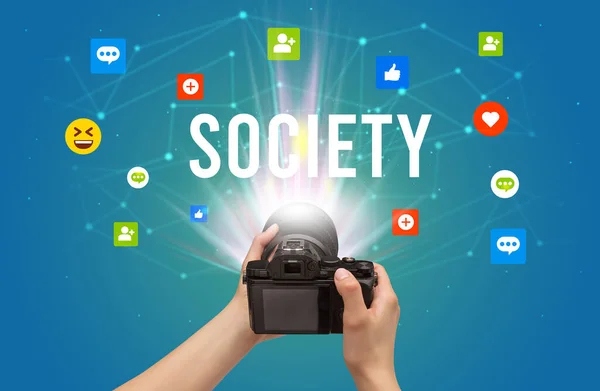 Uso Cámara Para Capturar Contenido Redes Sociales Con Inscripción Society —  Fotos de Stock