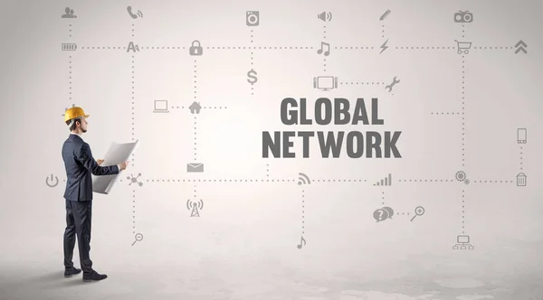 Ingenjör Som Arbetar Plattform För Sociala Medier Med Global Network — Stockfoto