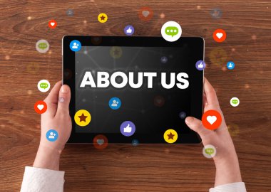 ABD yazıtları ve sosyal ağ kavramlarıyla ilgili dokunmatik ekranın yakın çekimi