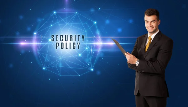Geschäftsmann Denkt Über Sicherheitslösungen Mit Sicherheitspolitik Aufschrift Nach — Stockfoto