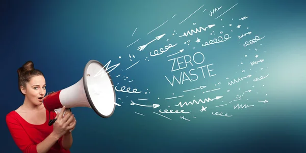 Młoda Dziewczyna Krzyczy Megafonu Napisem Zero Odpadów Koncepcja Zakupów — Zdjęcie stockowe