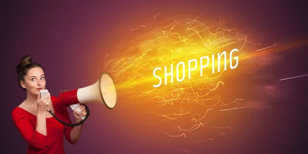 Jonge Girld Schreeuwen Megafoon Met Shopping Inscriptie Online Shopping Concept — Stockfoto