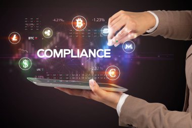 CommpLICE yazıtları ve iş fırsatı kavramına sahip bir dokunmatik ekran yakın plan